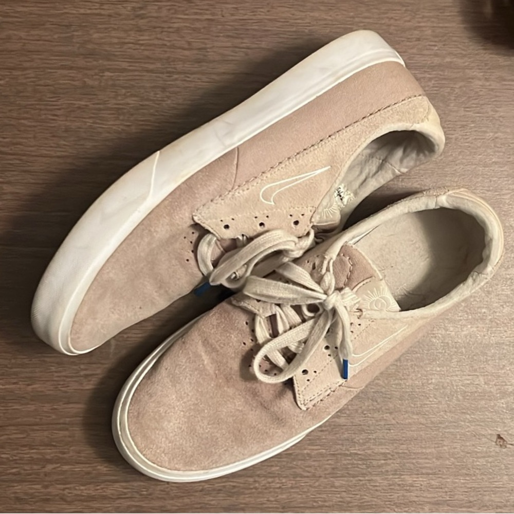 Women’s Nike Sneaker